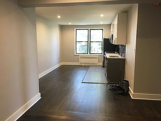 1st image of 3900 Kings Hwy APT 4L