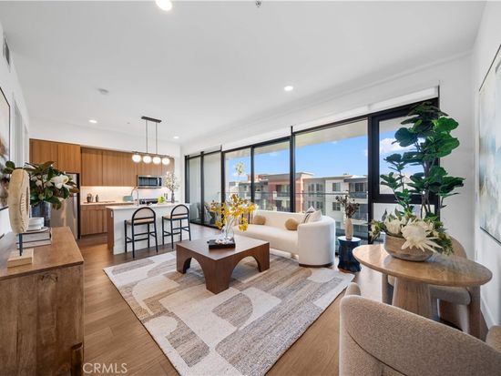 709 E Walnut St #415, Pasadena, CA 91101
