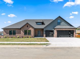 1405 E Silo Ridge Dr, Ozark, MO 65721