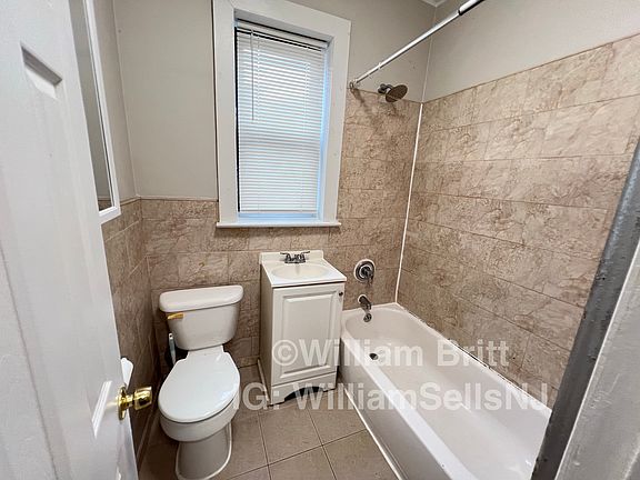 3rd image of 93 Fairview Ave #B9