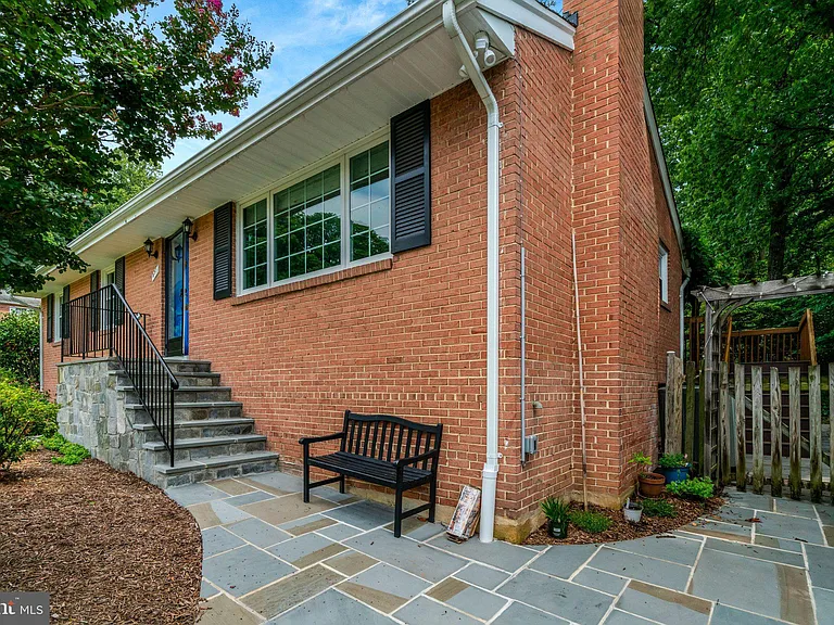 821 N Latham St — Photo 5
