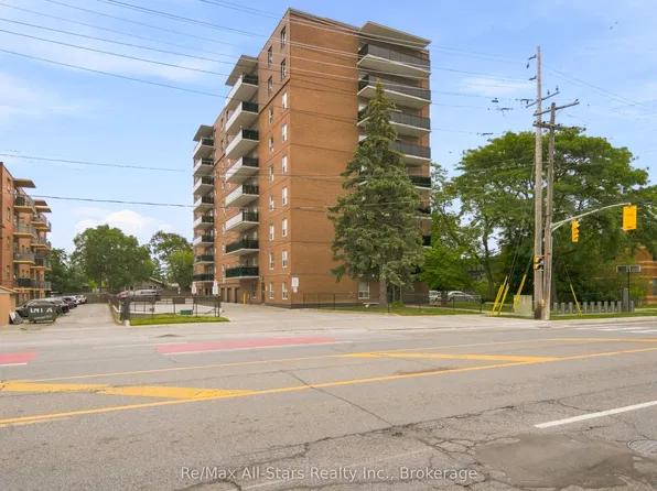 855 Kennedy Rd #806, Toronto, ON M1K 2E3