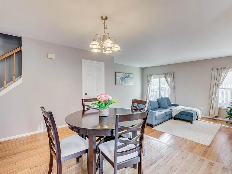 216 Roundhouse Ct — Photo 6