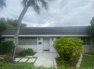18900 Bobolink Dr, Hialeah, FL 33015