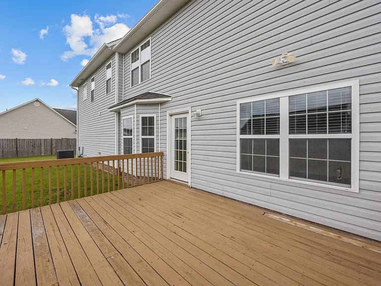 203 Macdonald Blvd — Photo 37