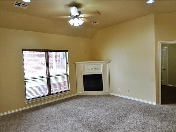 5th image of 13806 Oxford Dr
