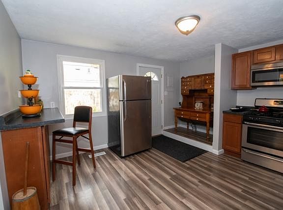 4th image of 318 Preston Dr