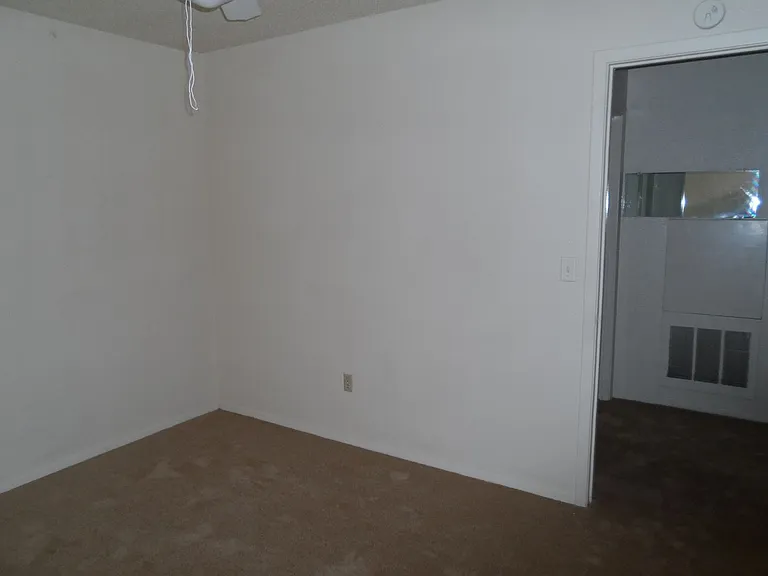 1400D Holleman Dr — Photo 9