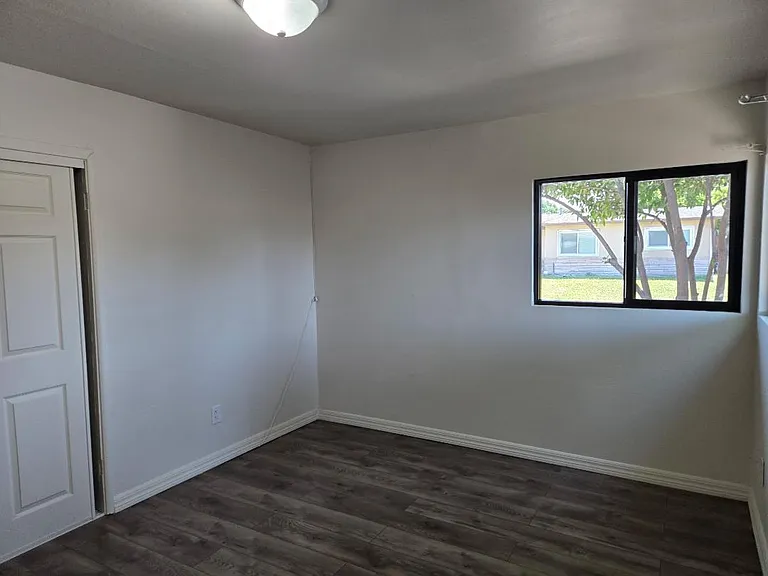 2707 Broadmoor Ave — Photo 17