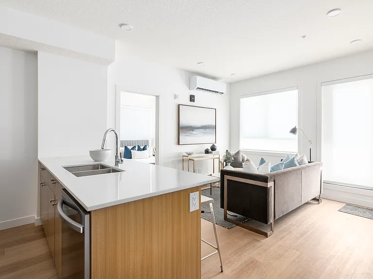 110 Lucas Cres NW — Photo 12