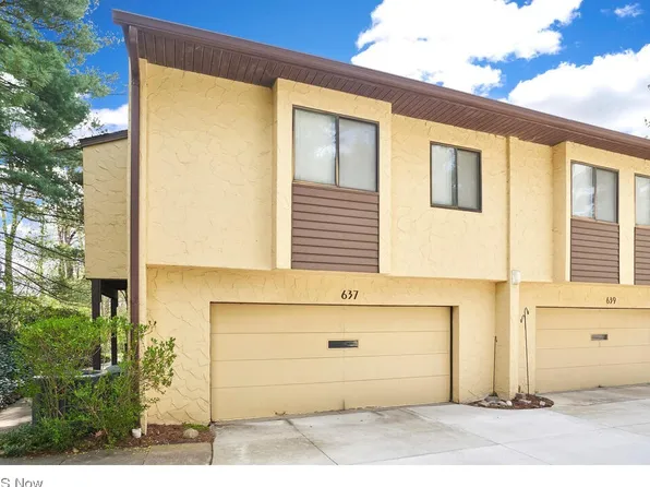 637 Hampton Ridge Dr, Akron, OH 44313