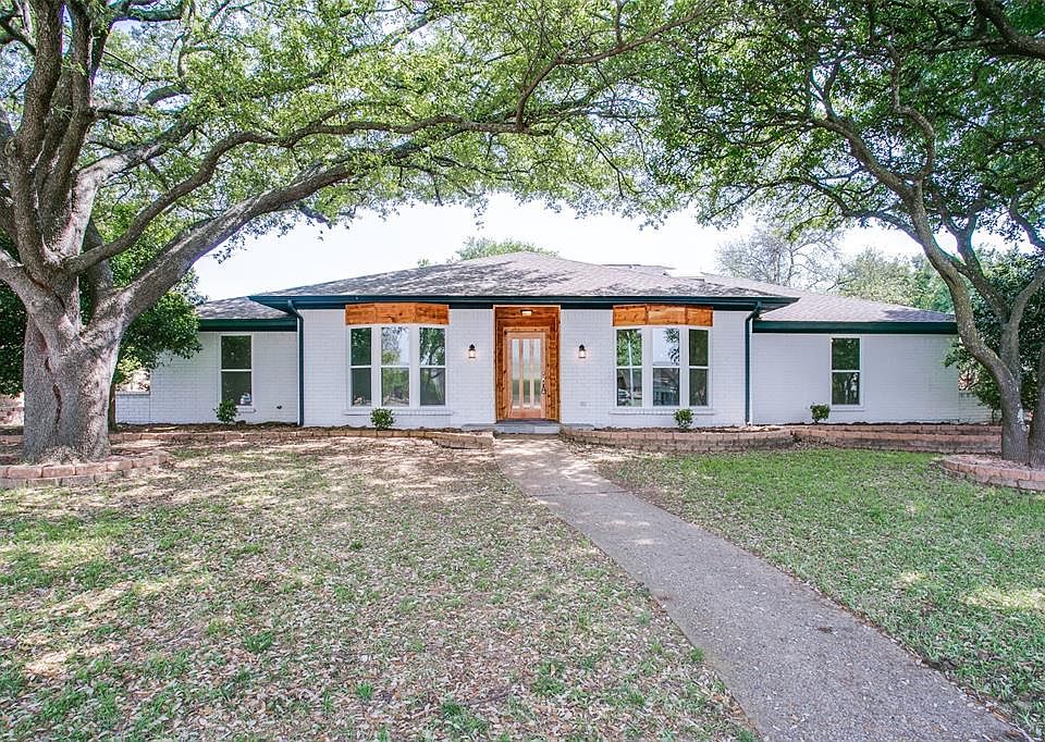1st image of 2828 Meadowbrook Dr