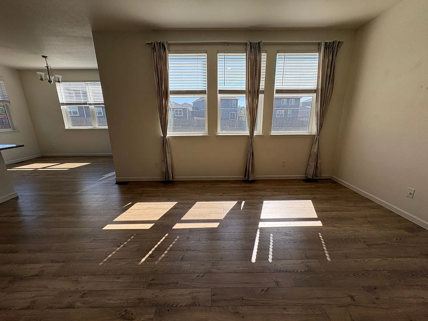Beautiful 4 Bed 3 Bath in Lorson Ranch — Photo 4