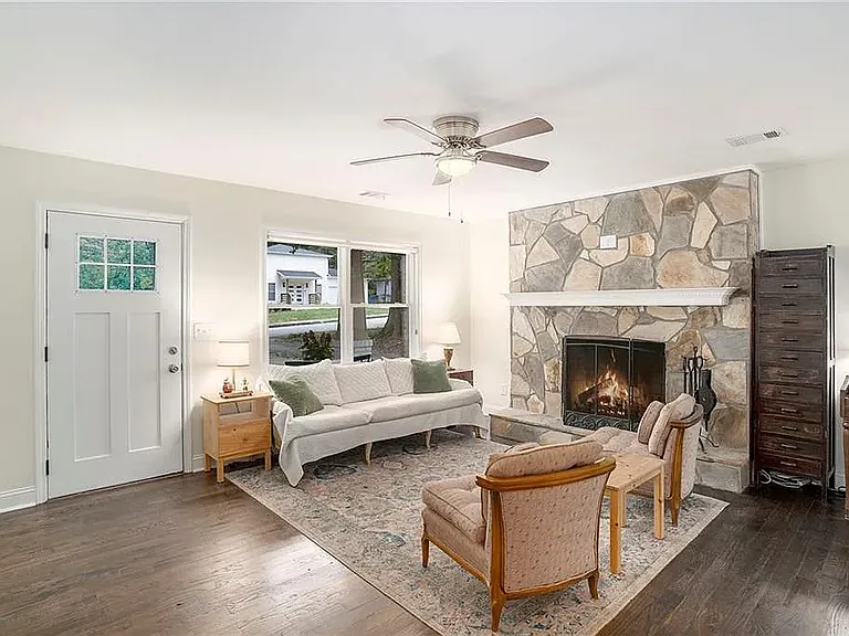 1347 Dorothy Dr — Photo 3