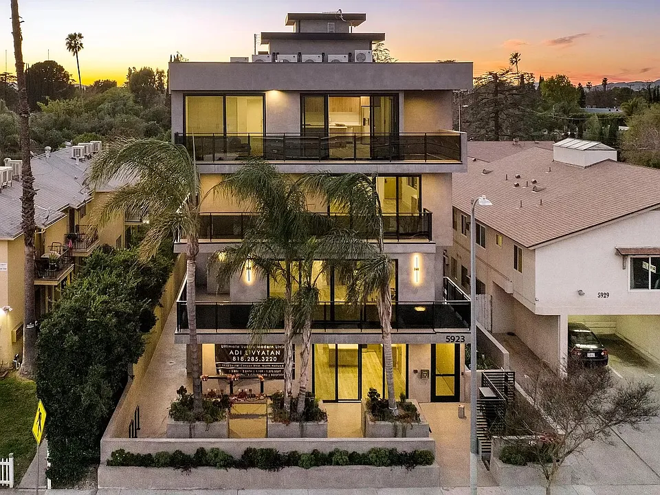5923 Laurel Canyon Blvd #200