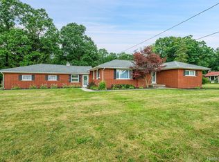 26400 Romine Rd, New Boston, MI 48164