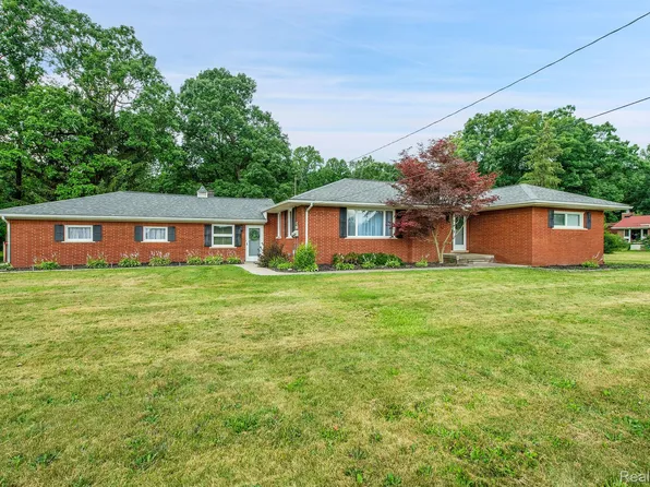 26400 Romine Rd, New Boston, MI 48164