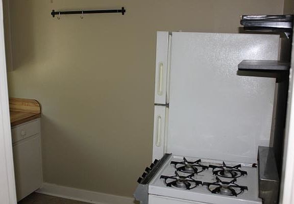 5th image of 4621 Kenyon Dr APT 2