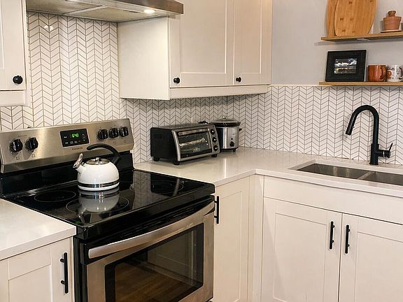 3rd image of 716 Moraine Trce Unit 8