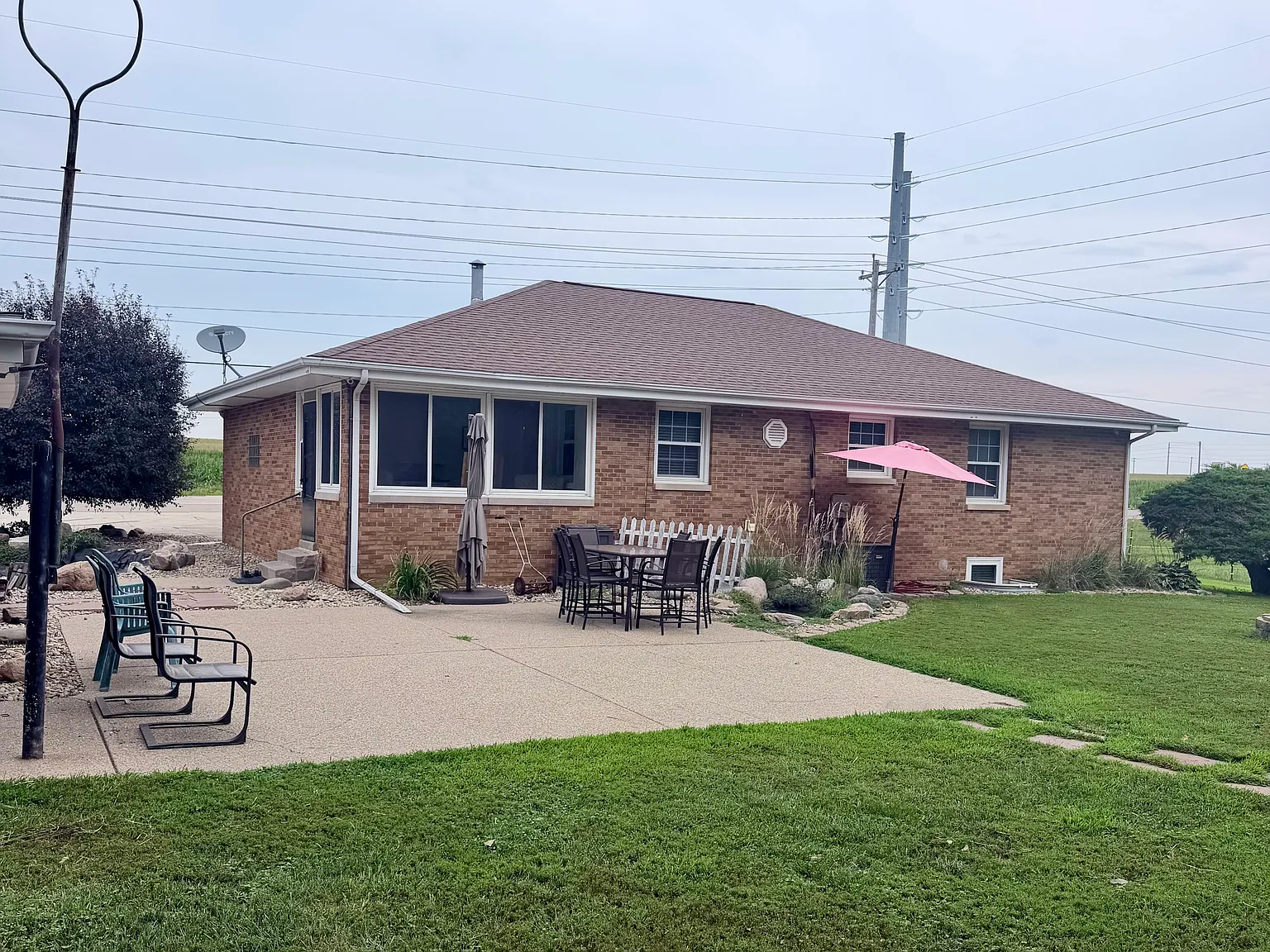 4 bed, 2000 sqft, $2,500 — Photo 2