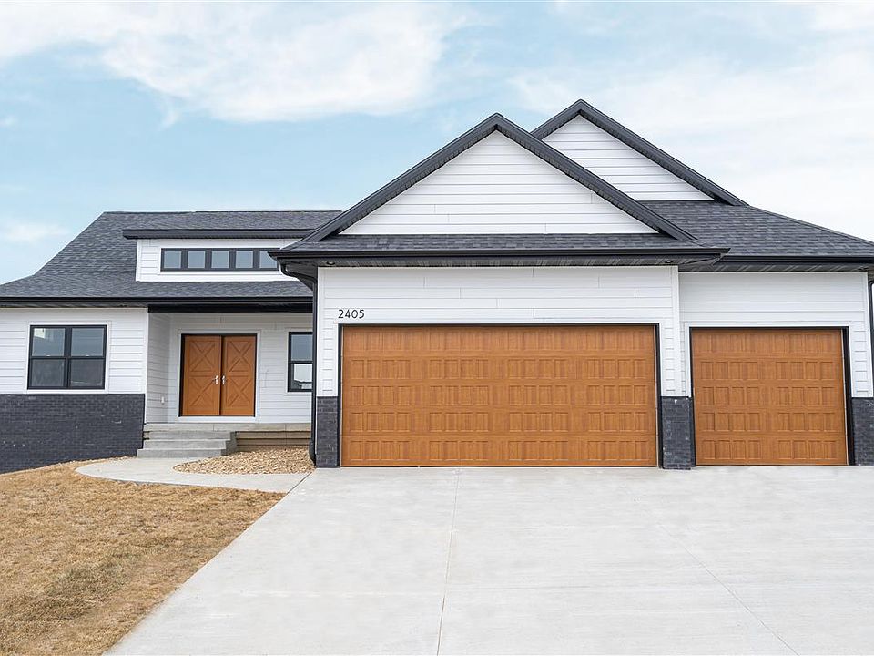 1st image of 2405 Blythe Blvd