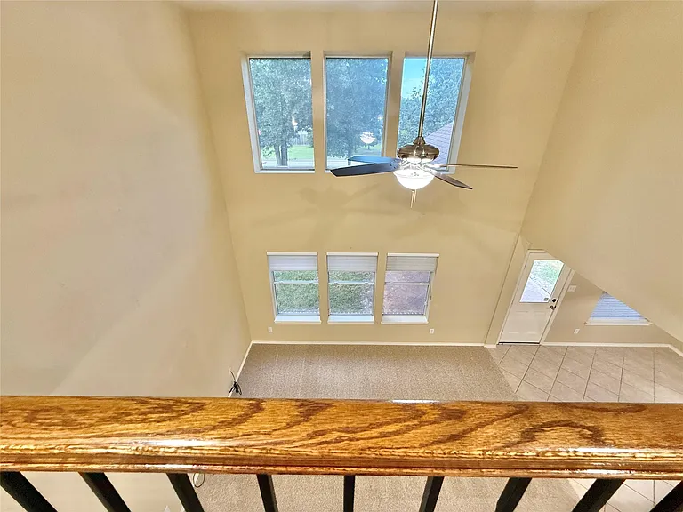 1810 Katlyn Ln — Photo 32