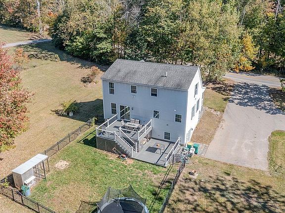 3rd image of 342 Chestnut Hill Road