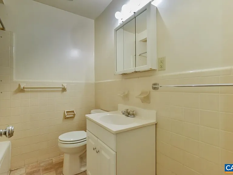 1227 Park St #5 — Photo 9