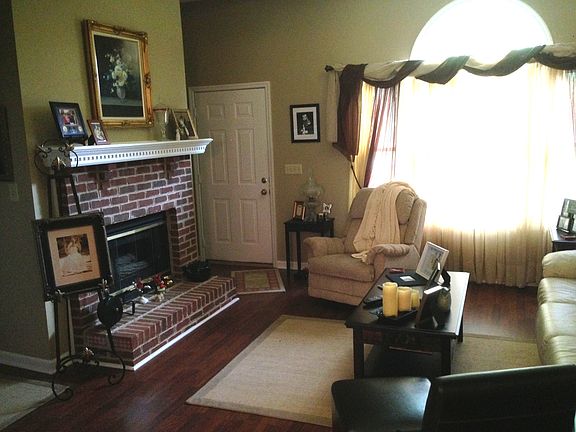 3rd image of 307 Oakdale Dr