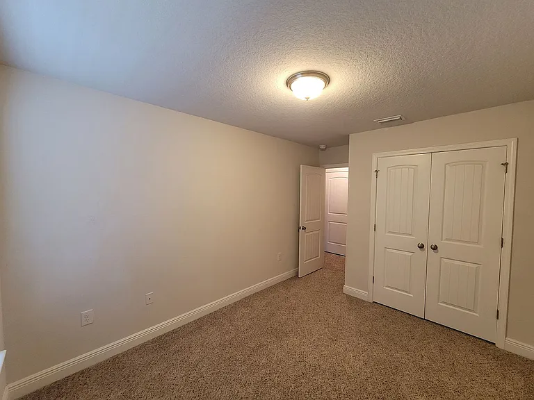 1933 Pointe Dr — Photo 11