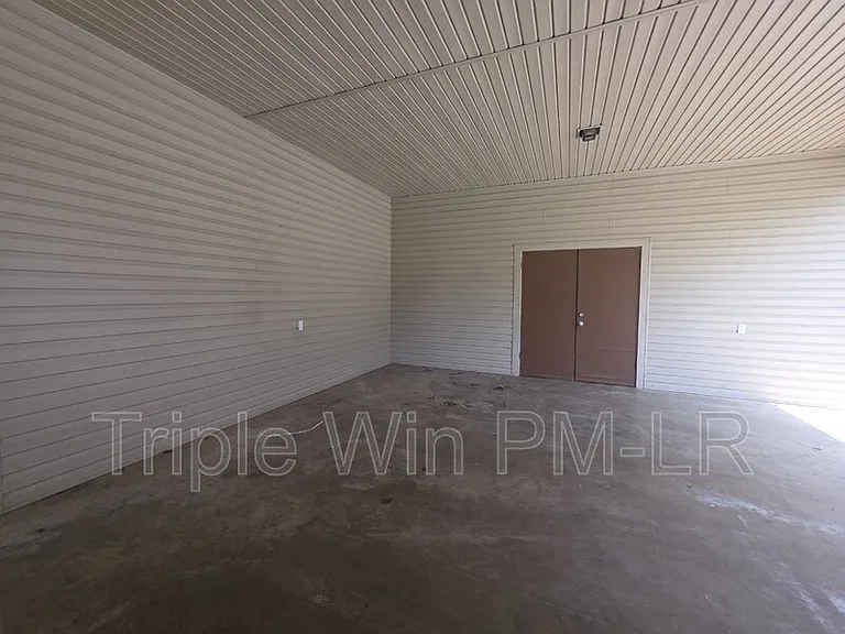 318 W Bell St — Photo 34
