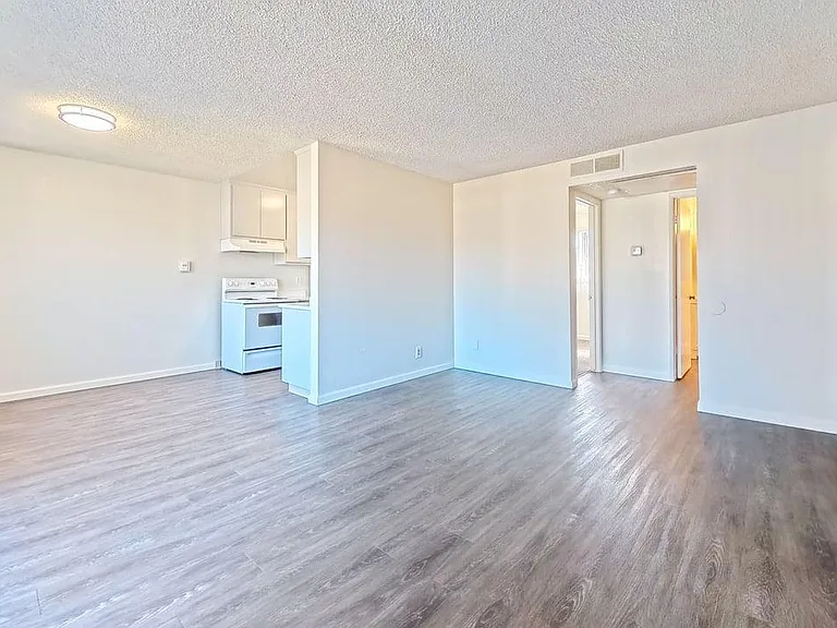 Silk Oak Apartments — Photo 12