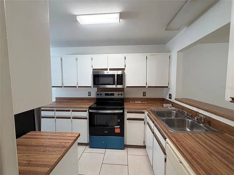 850 E Lime St #7 — Photo 7