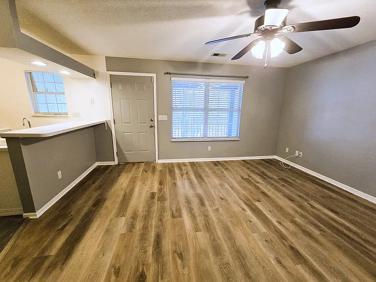 6972 N Olive St — Photo 8