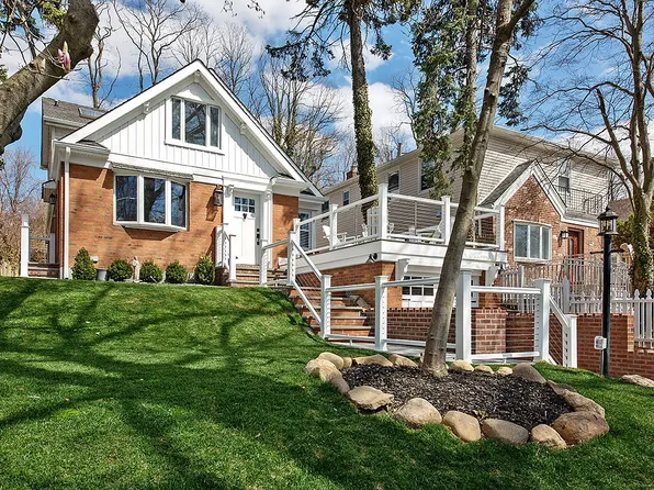 7121 244th St, Flushing, NY 11362