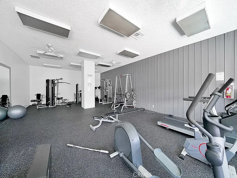5585 E Pacific Coast Hwy #365 — Photo 27