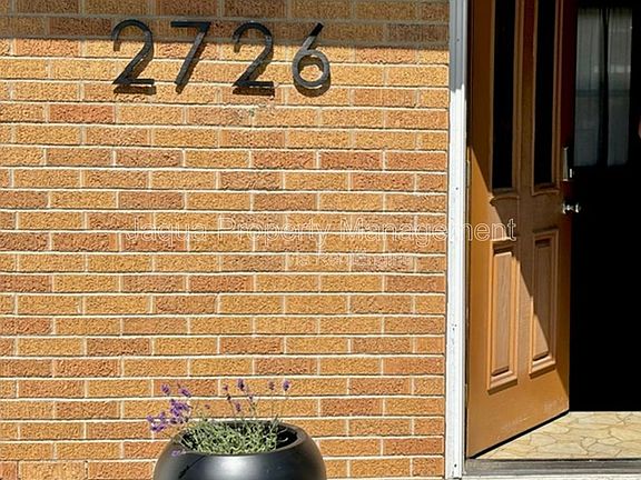 2nd image of 2726 Applelane Ave