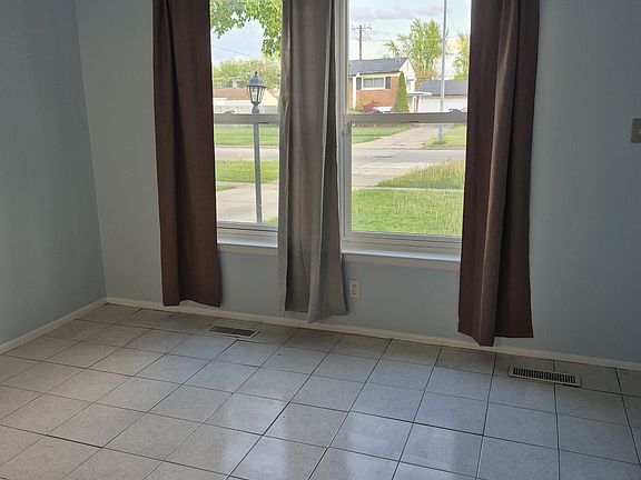 2nd image of 30460 Avondale St
