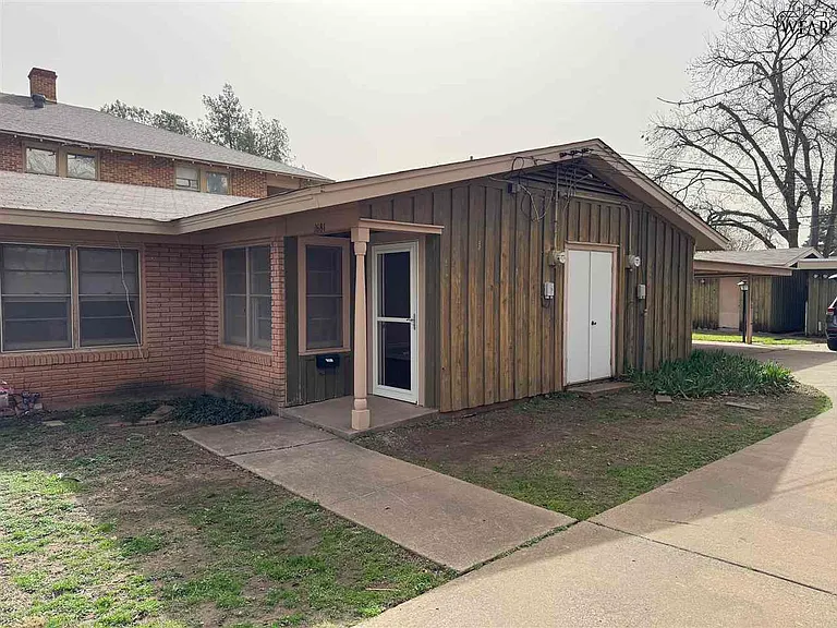 1681 Speedway Ave — Photo 1