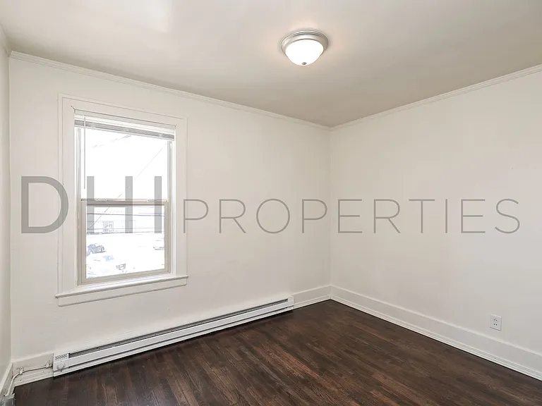 1209 Commerce Ave — Photo 6