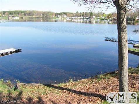 2nd image of 10585 Round Lake Dr