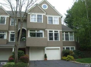 970 S Pine Creek Rd, Fairfield, CT 06824