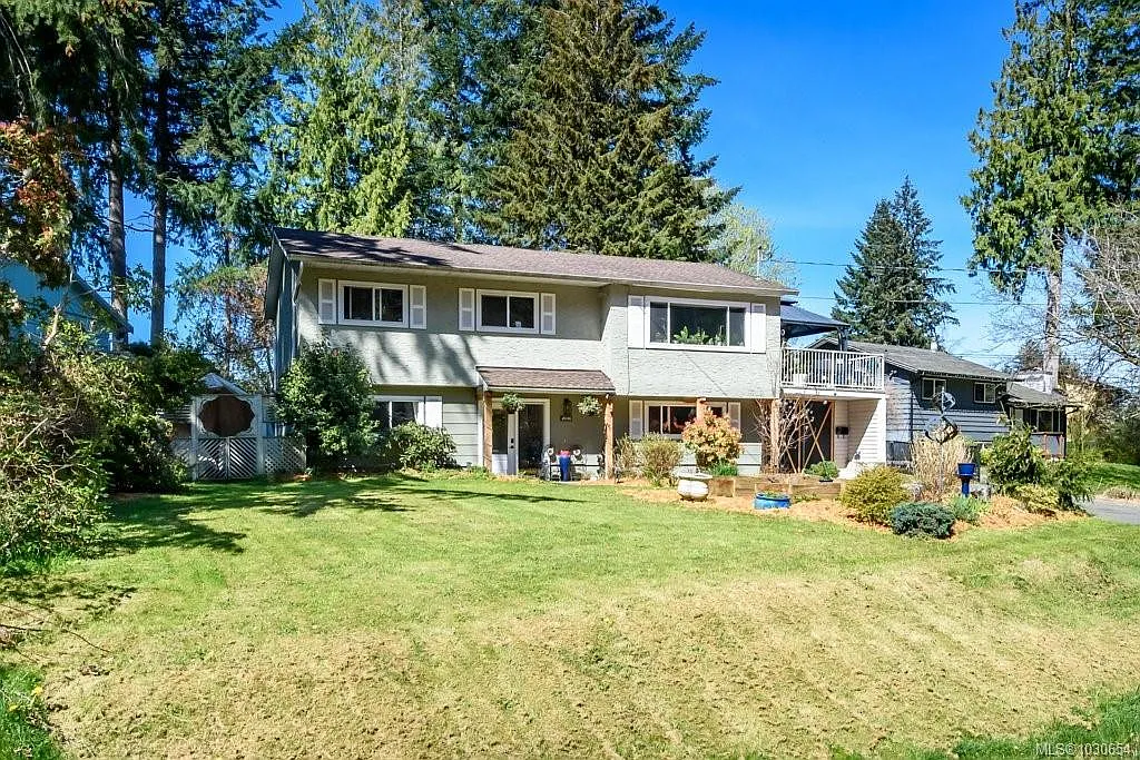 4696 Gail Cres photo 1