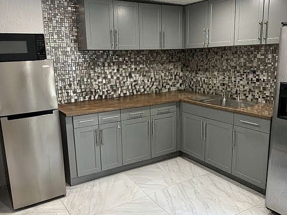 4th image of 6659 Burpee Dr S