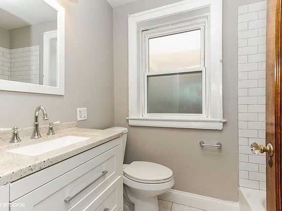 4th image of 7836 S Jeffery Blvd #3