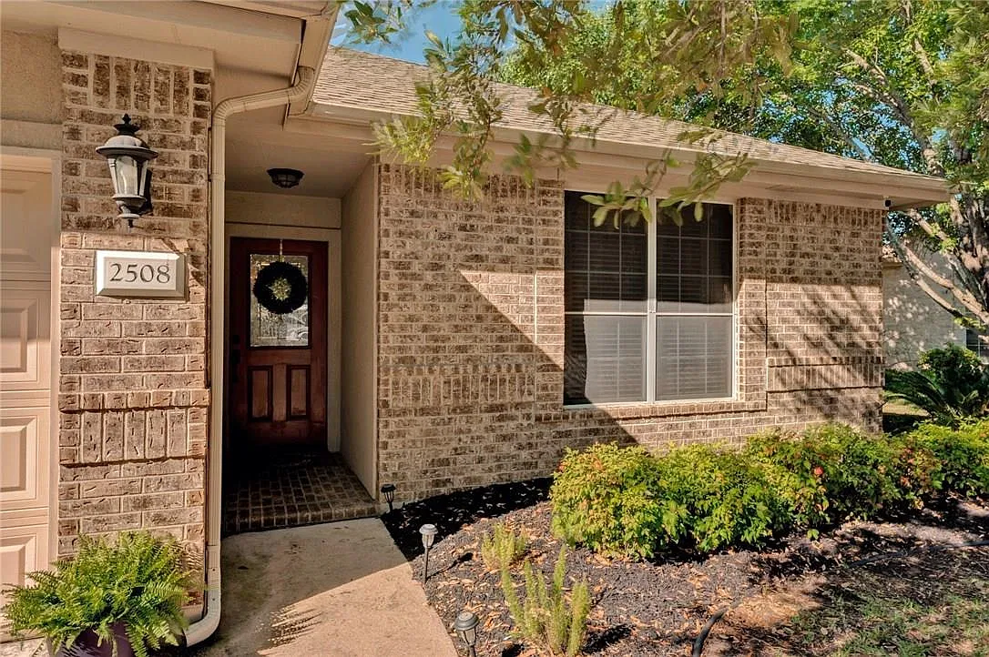 3 bed, 2.0 bath, 1566 sqft, $3,000 — Photo 4