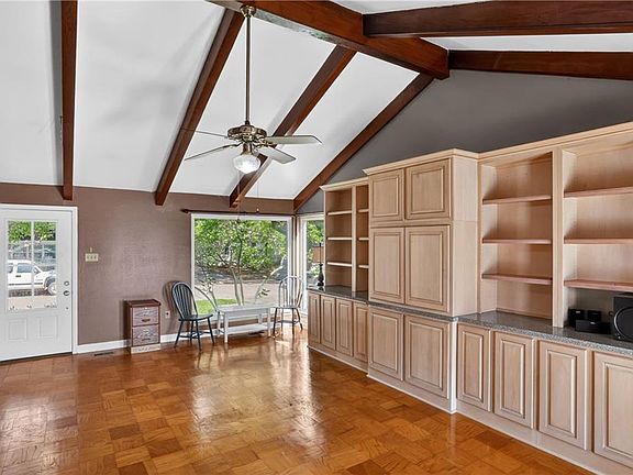 2nd image of 609 Mary Ln