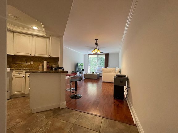 5th image of 8363 Lake Dr #F-406