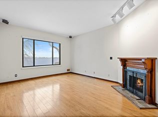 228 Sandcastle Ky, Secaucus, NJ 07094