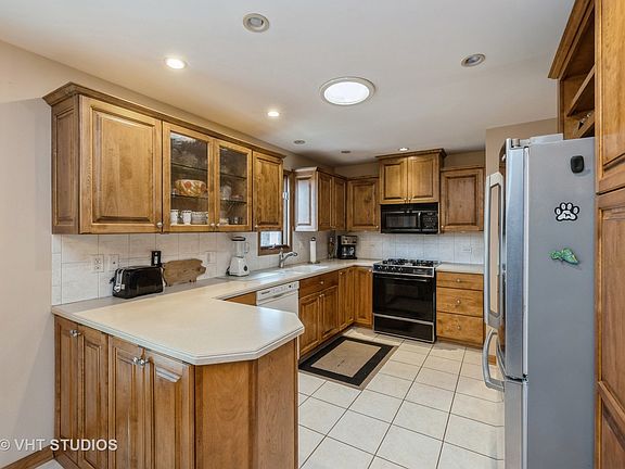 5th image of 10141 S 83rd Ct
